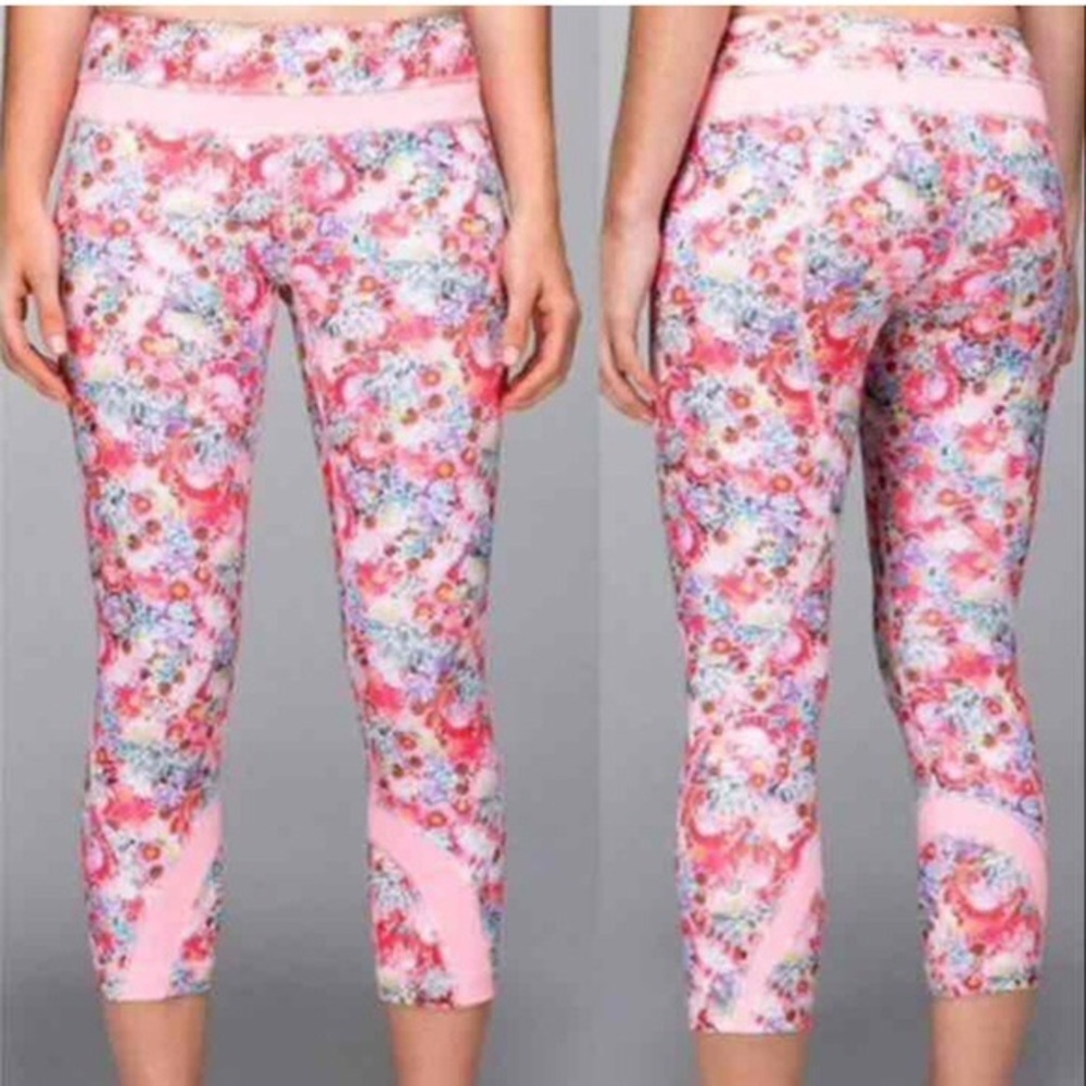 Lululemon crop athletic tight; Size 8.
